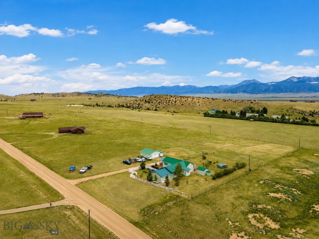 353 Shining Mountains Loop Road