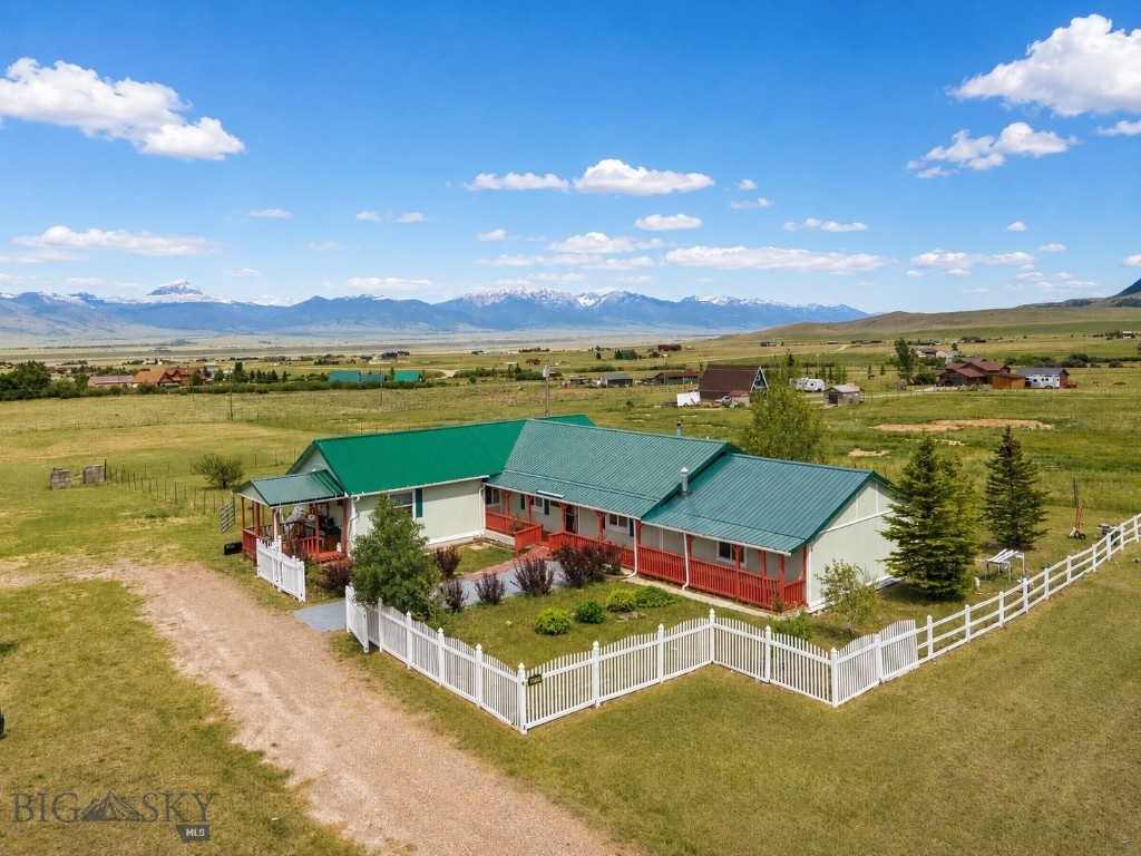353 Shining Mountains Loop Road