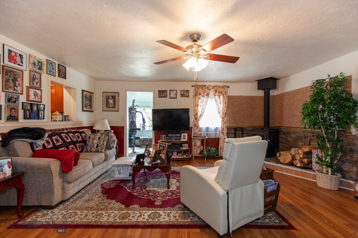353 Shining Mountains Loop Road