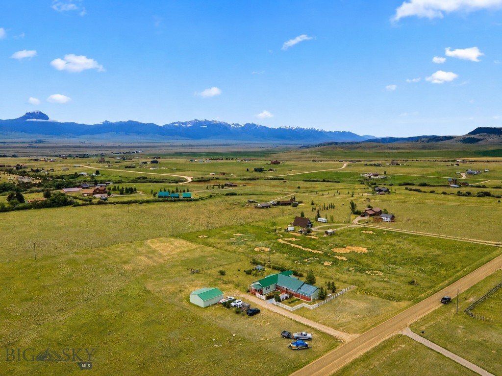 353 Shining Mountains Loop Road