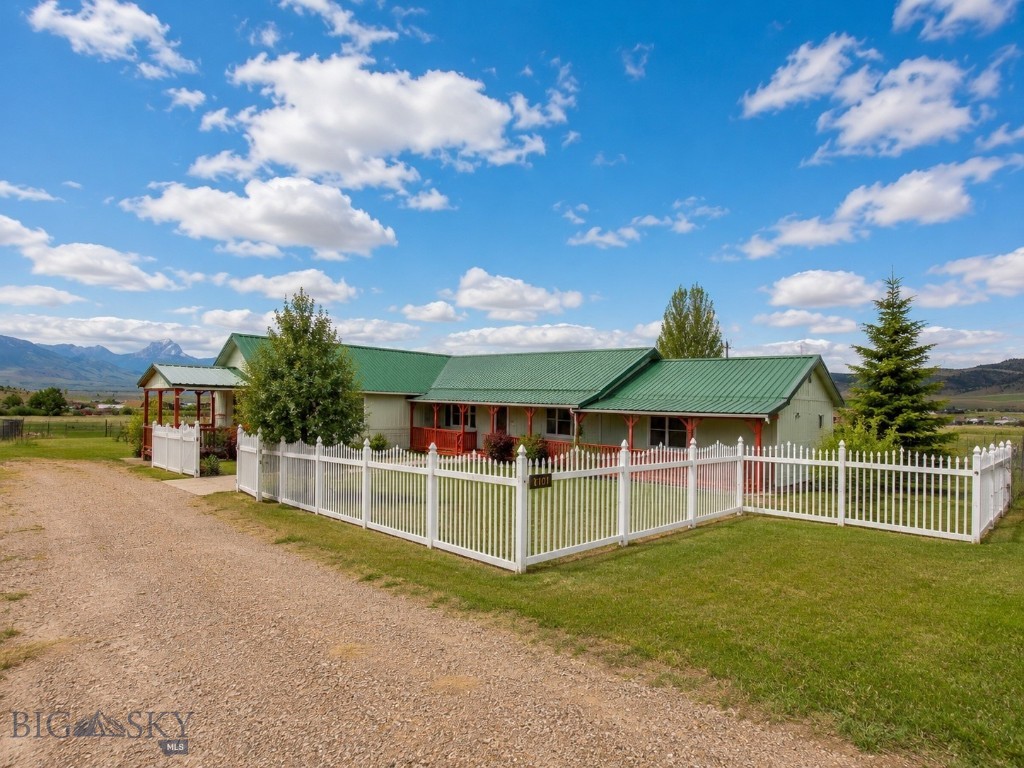 353 Shining Mountains Loop Road
