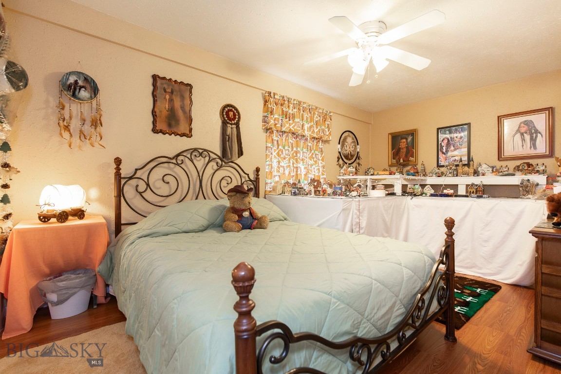 353 Shining Mountains Loop Road