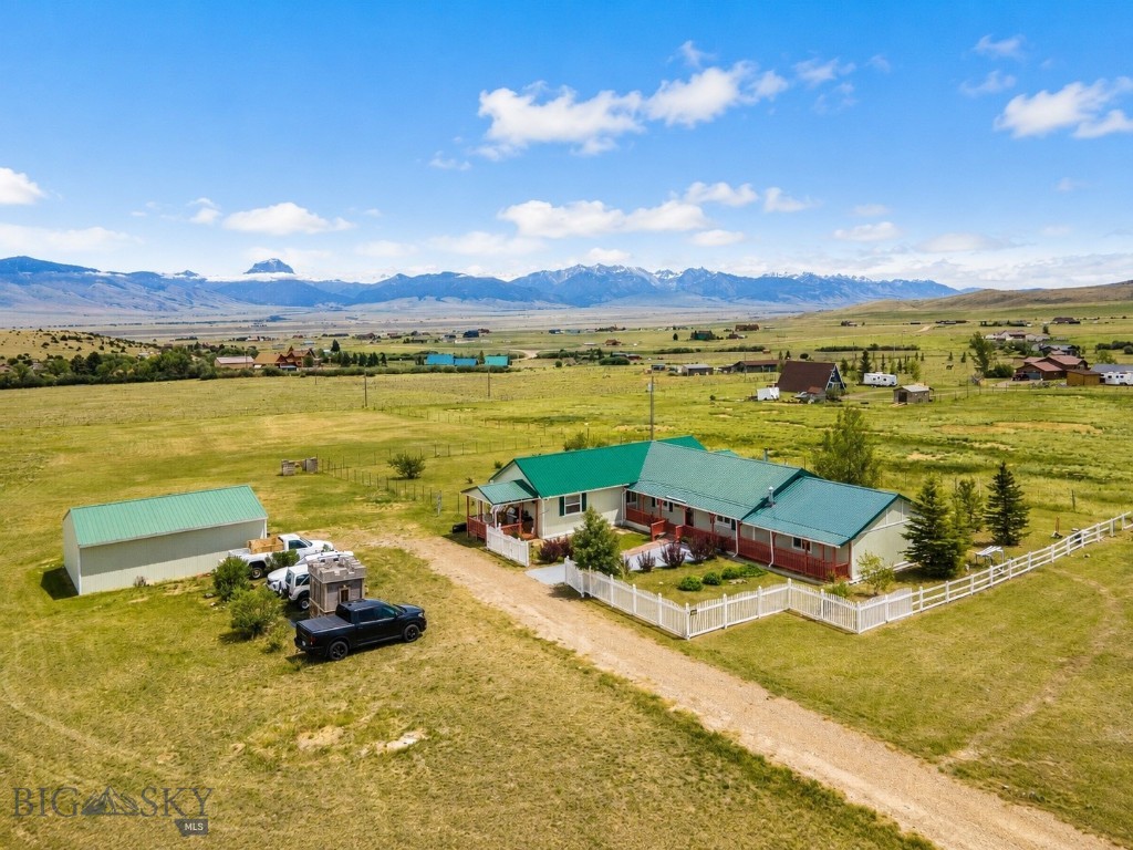 353 Shining Mountains Loop Road