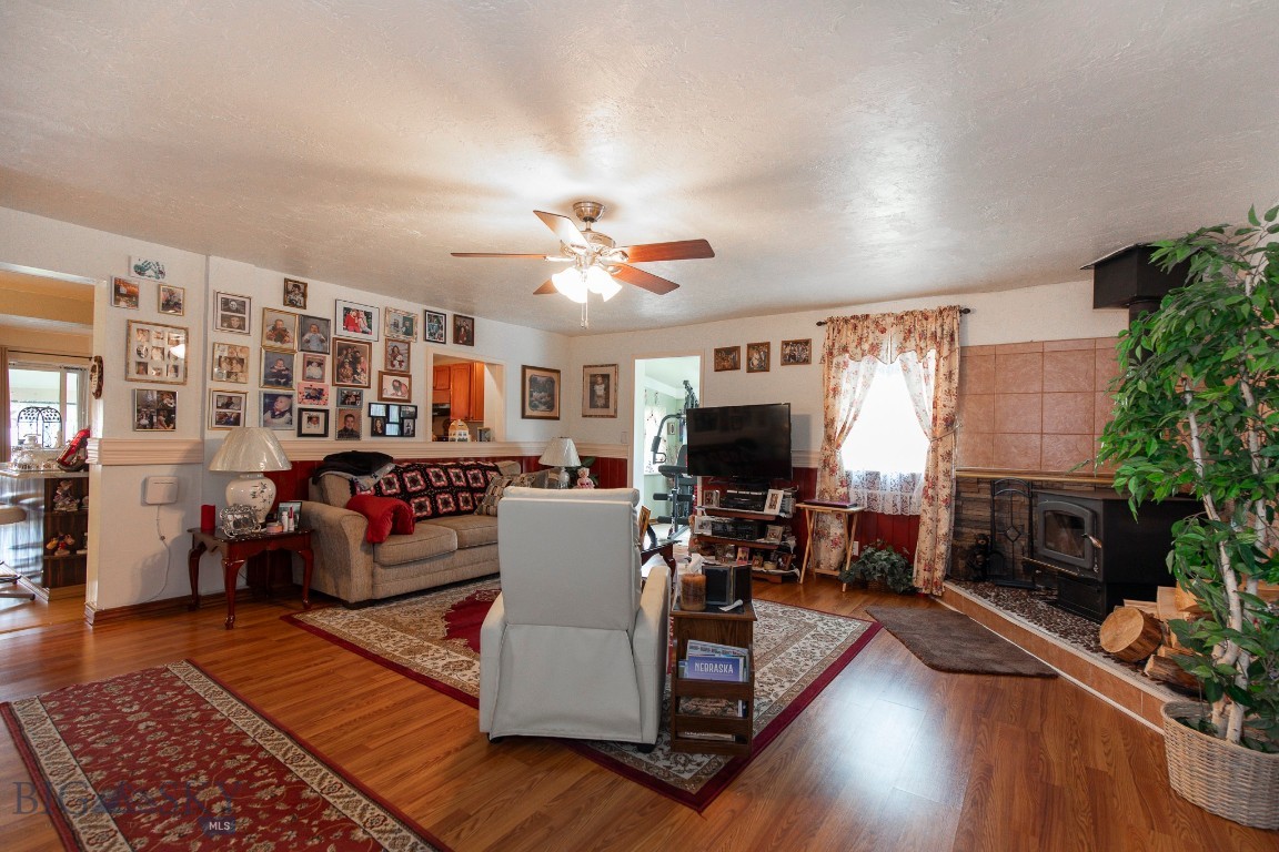 353 Shining Mountains Loop Road