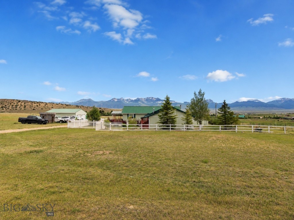 353 Shining Mountains Loop Road