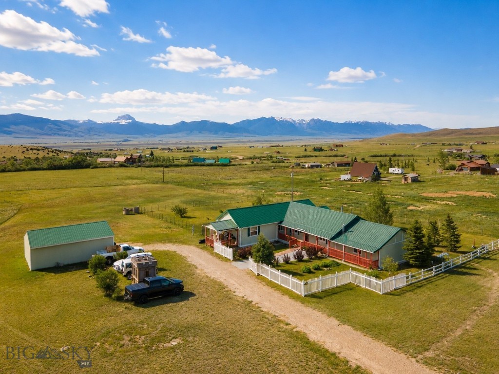353 Shining Mountains Loop Road