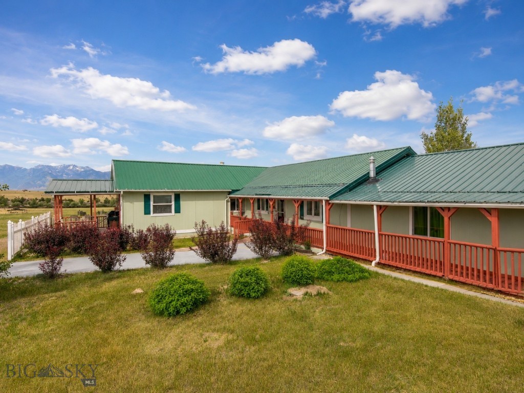 353 Shining Mountains Loop Road