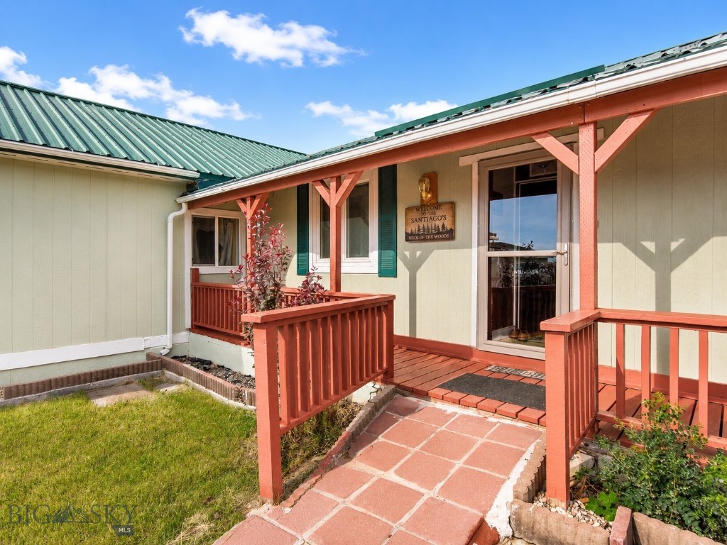 353 Shining Mountains Loop Road