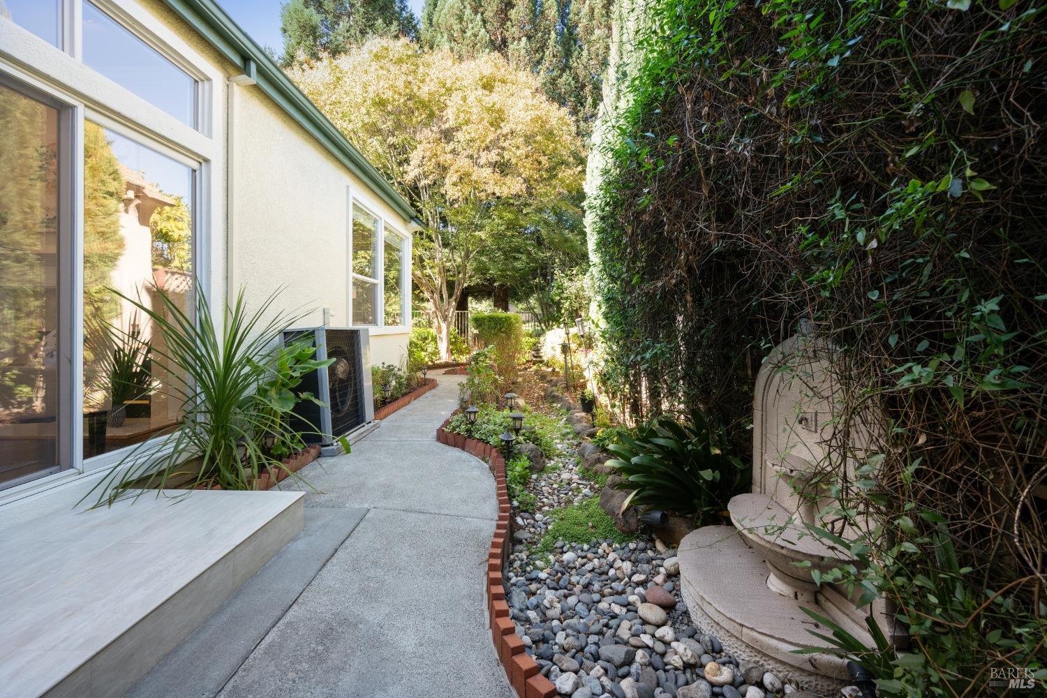 1881 Falcon Ridge Dr