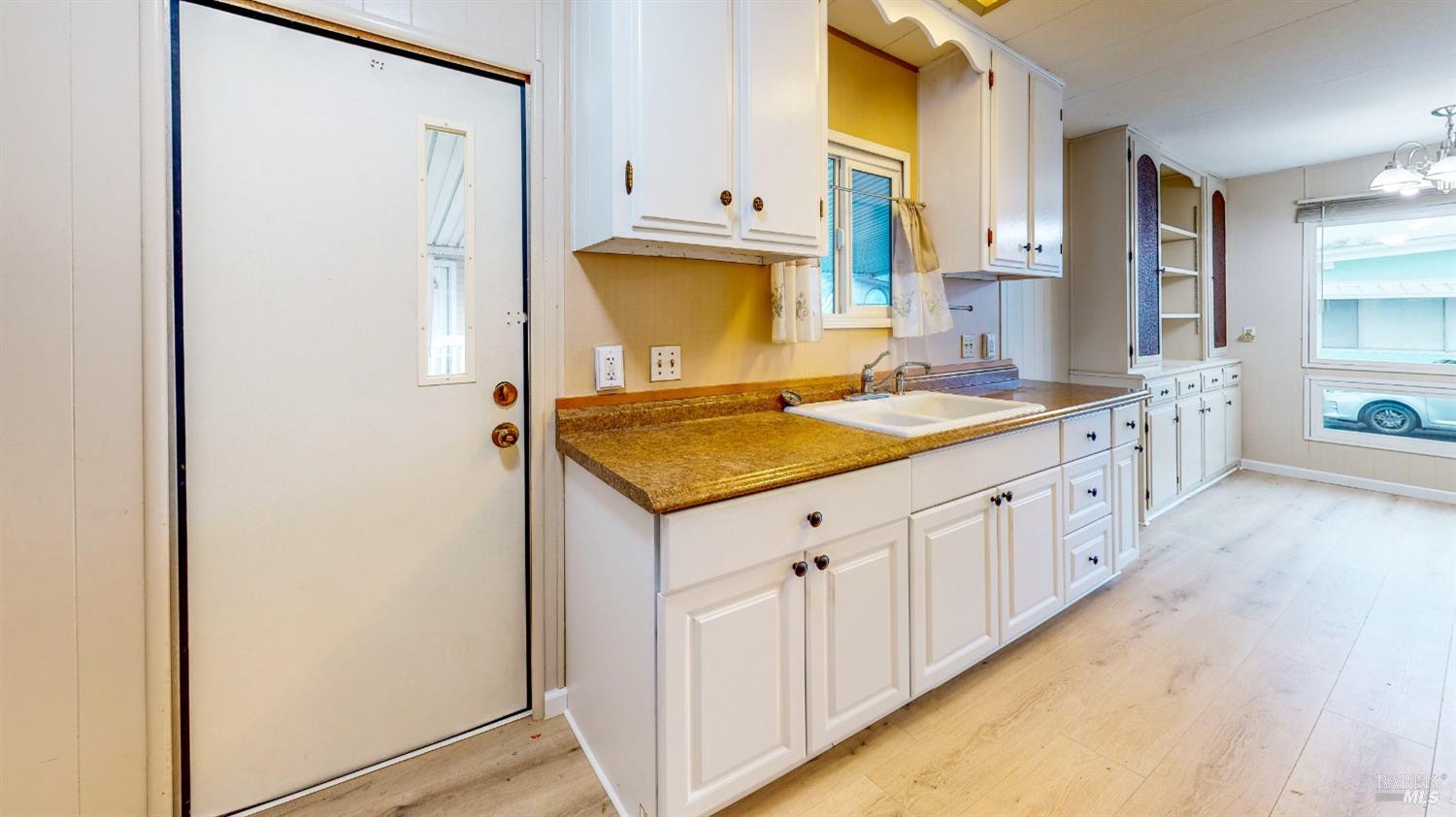 216 Colonial Park Dr