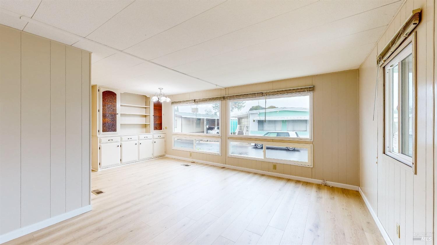 216 Colonial Park Dr