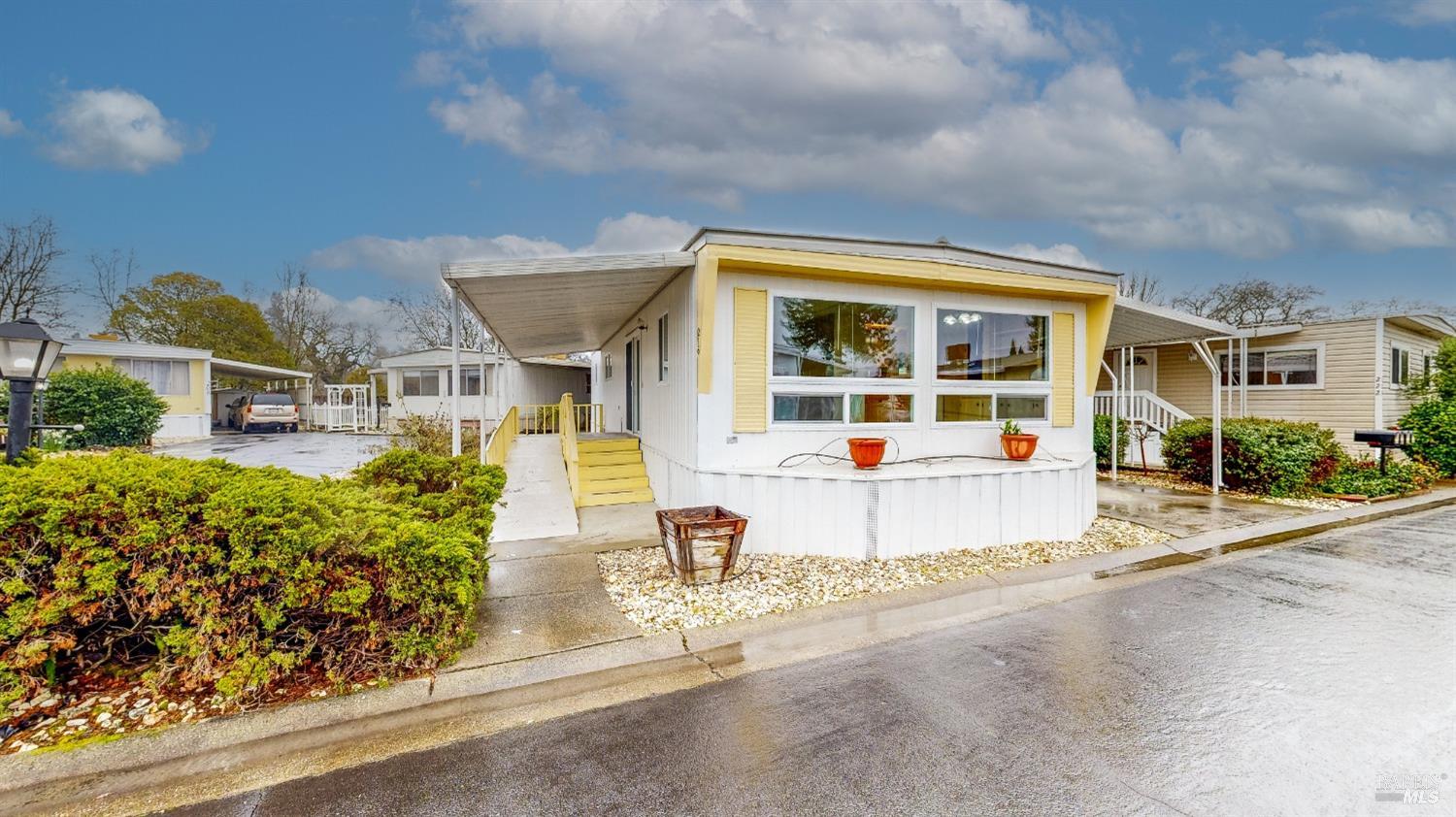 216 Colonial Park Dr