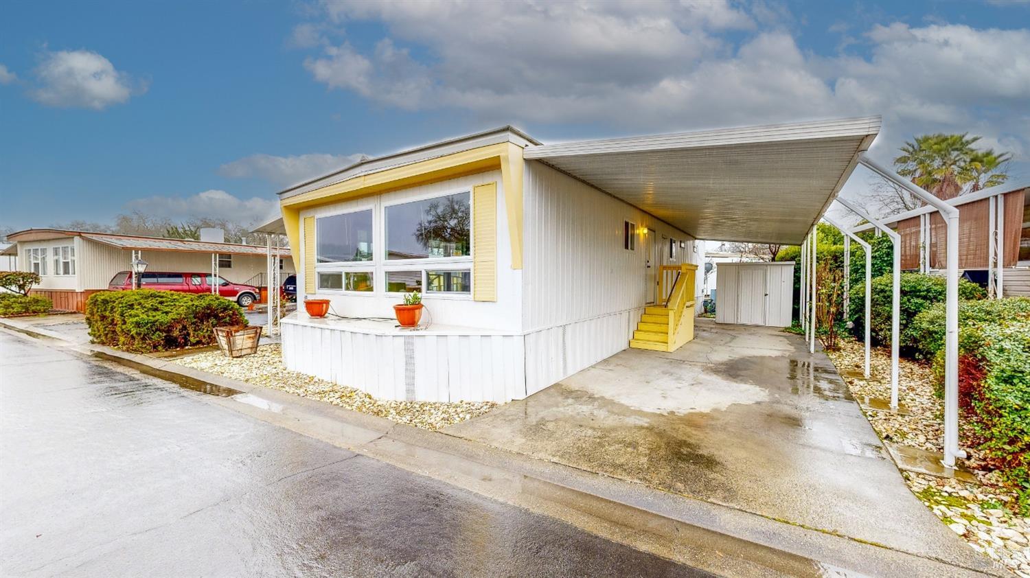 216 Colonial Park Dr