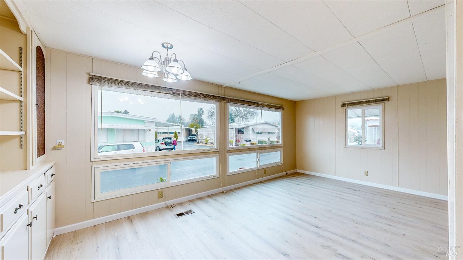 216 Colonial Park Dr