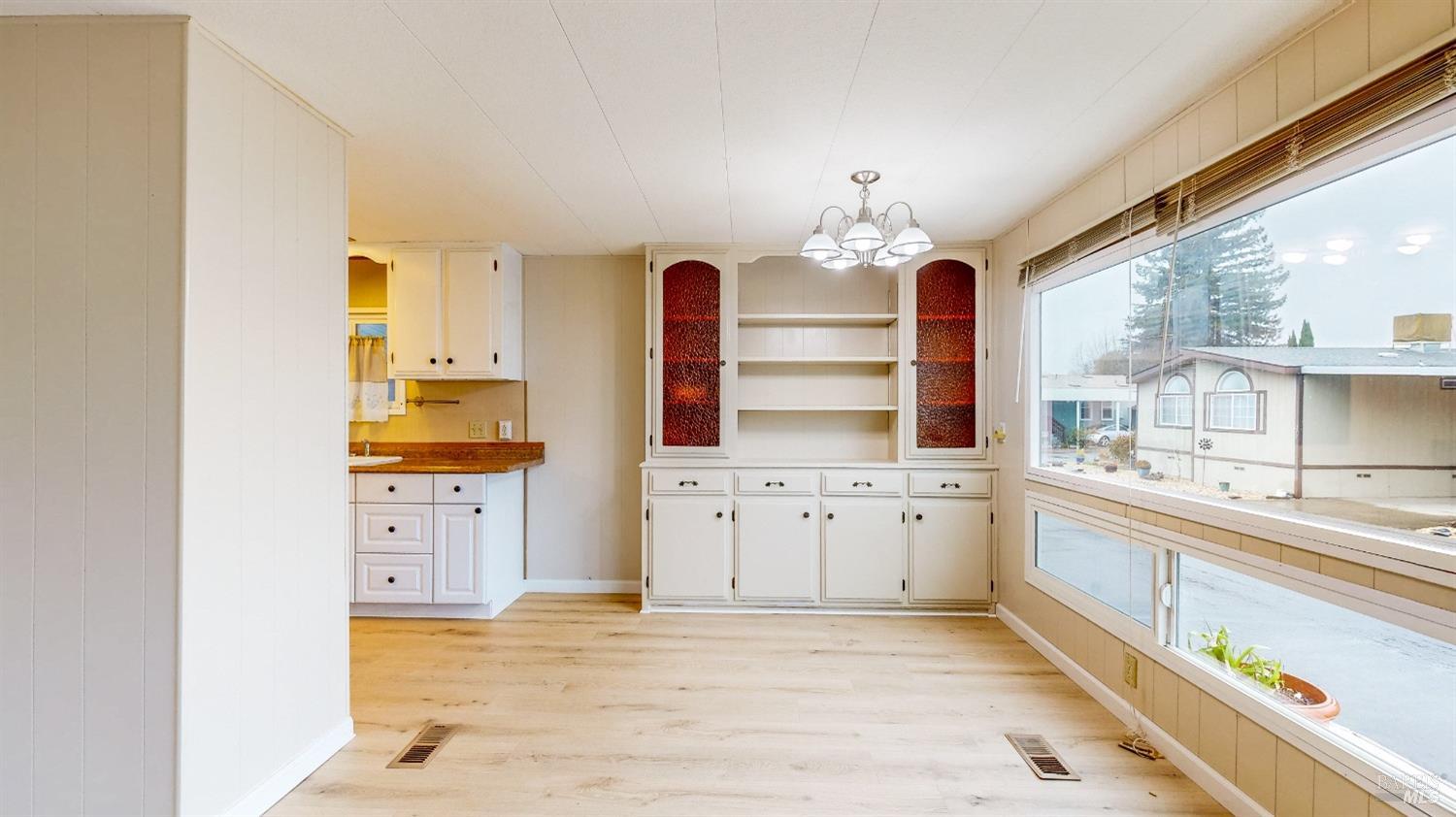 216 Colonial Park Dr