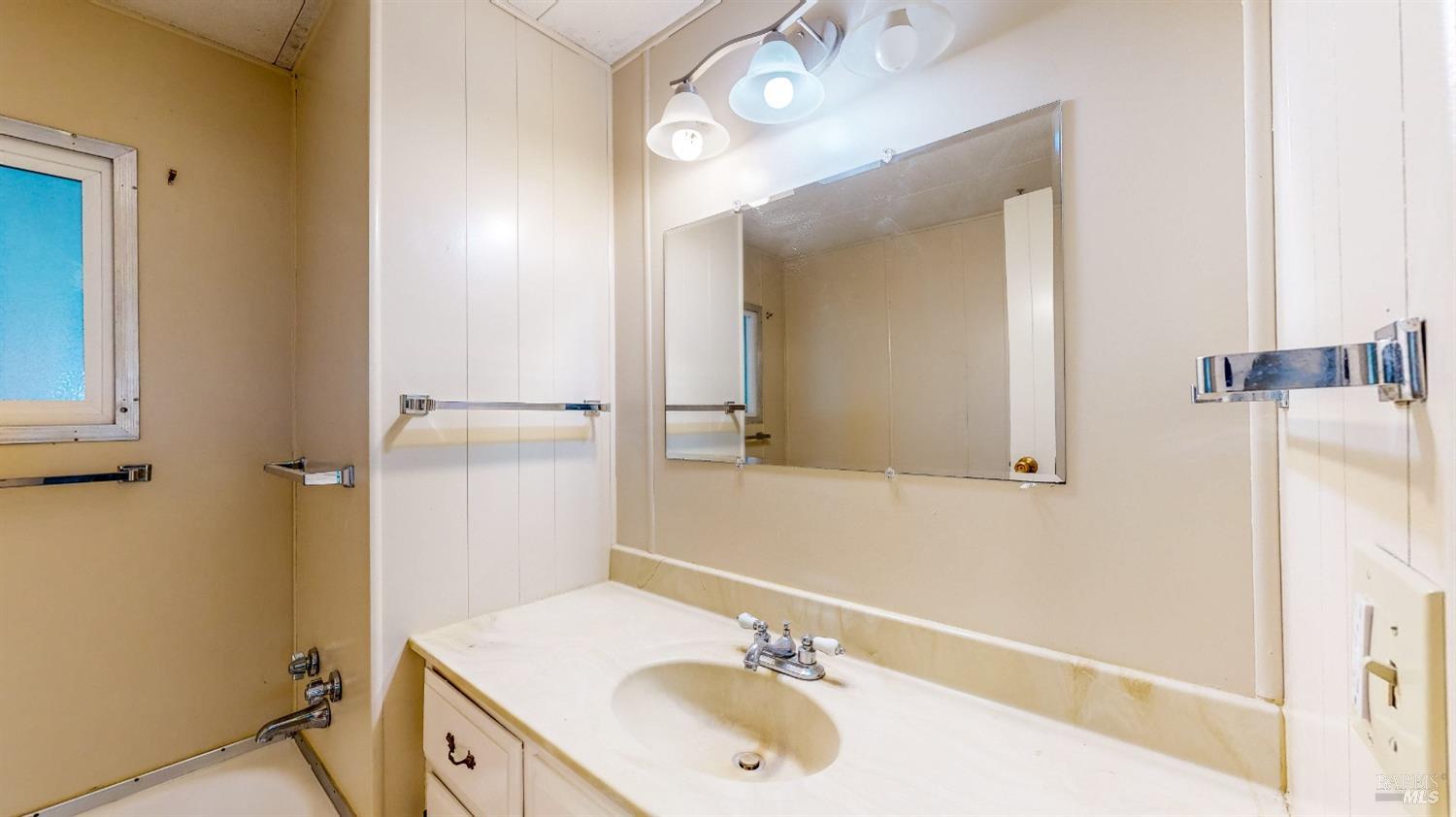 216 Colonial Park Dr