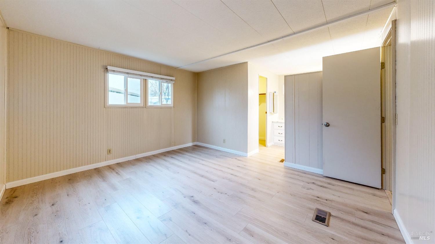 216 Colonial Park Dr