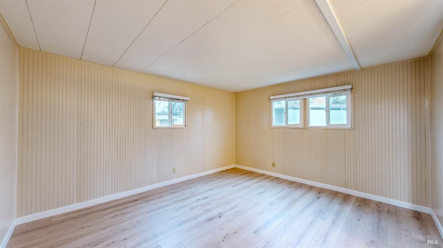 216 Colonial Park Dr