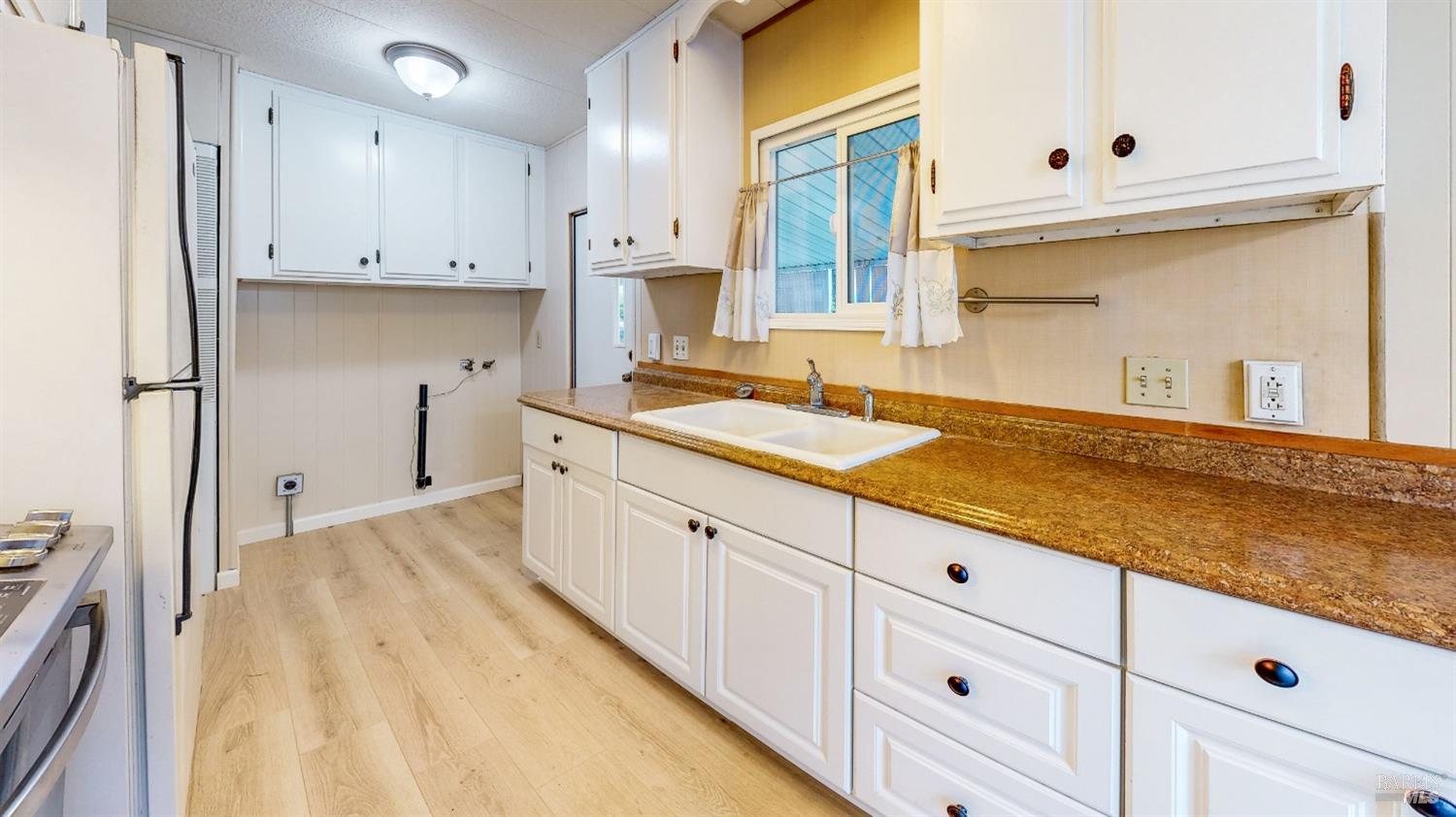 216 Colonial Park Dr