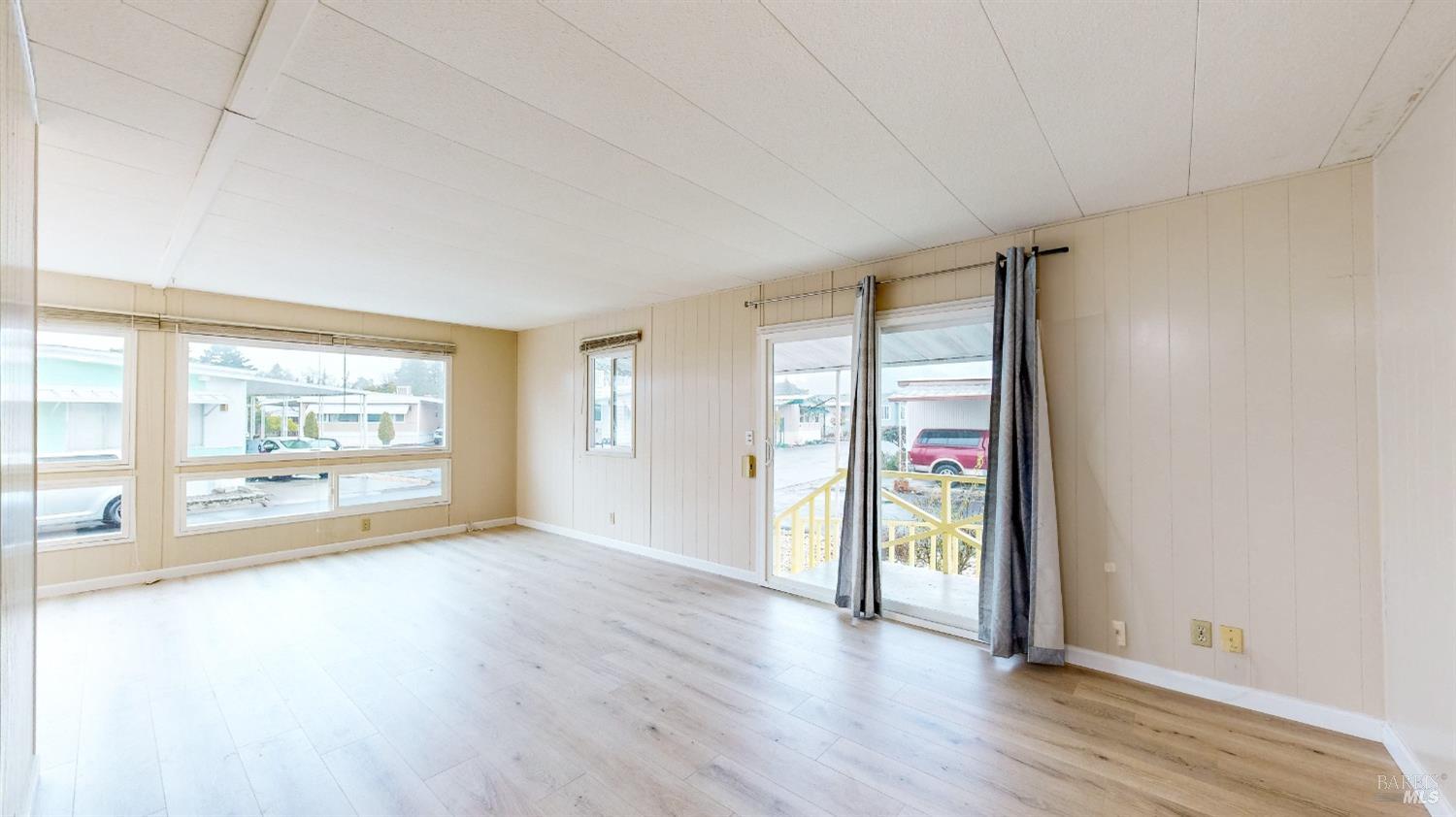 216 Colonial Park Dr