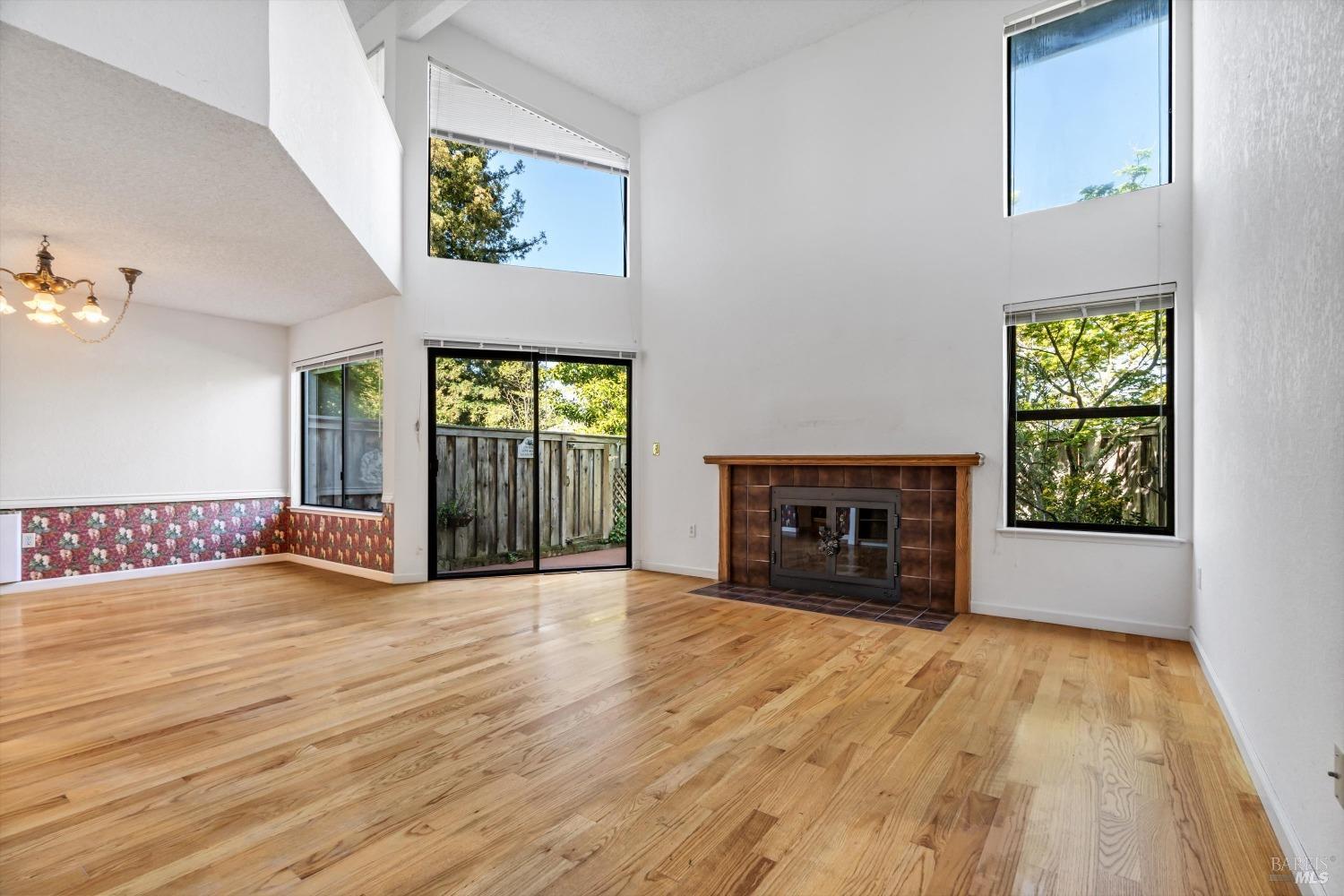 2104 Marylyn Cir