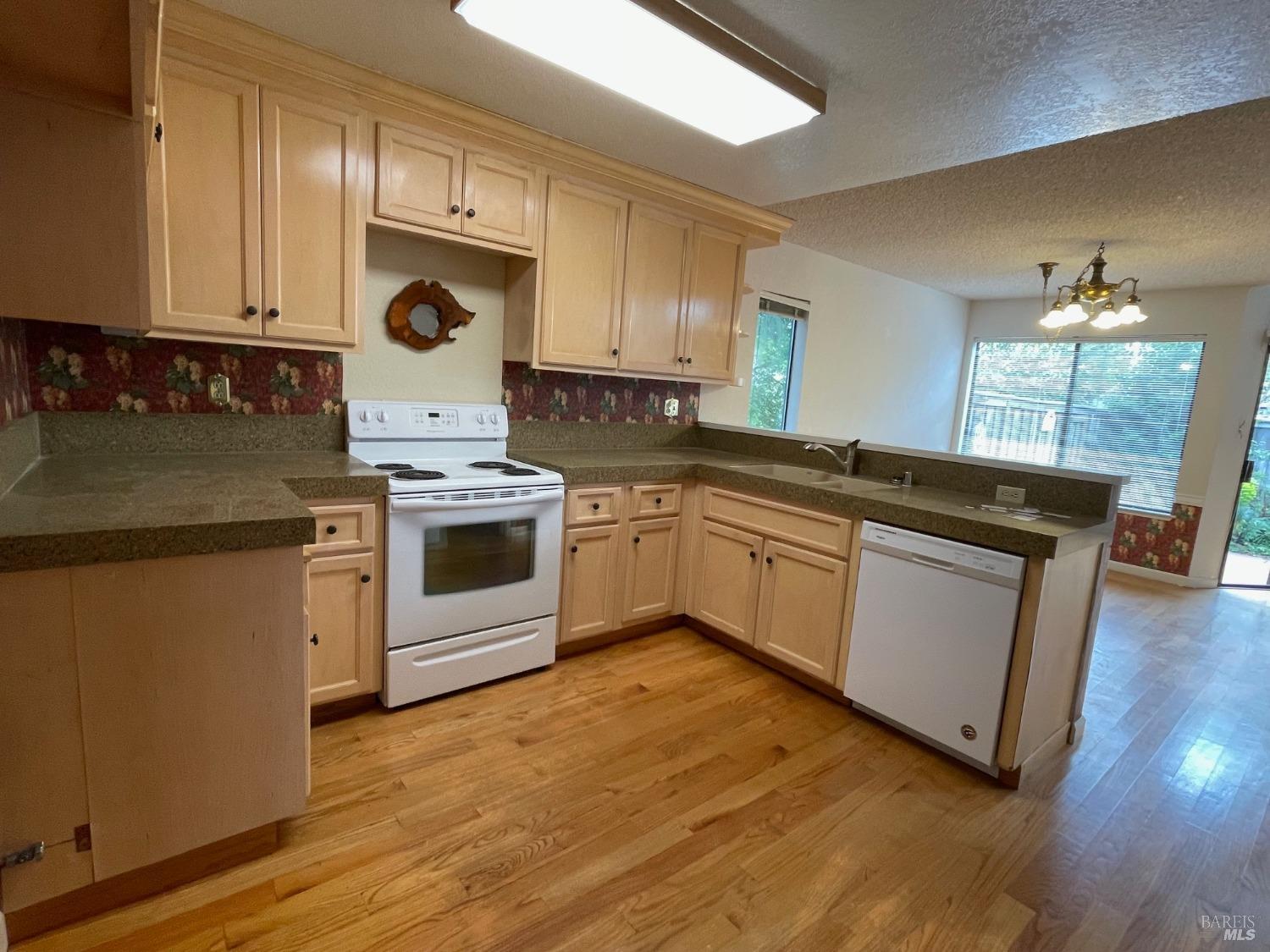 2104 Marylyn Cir