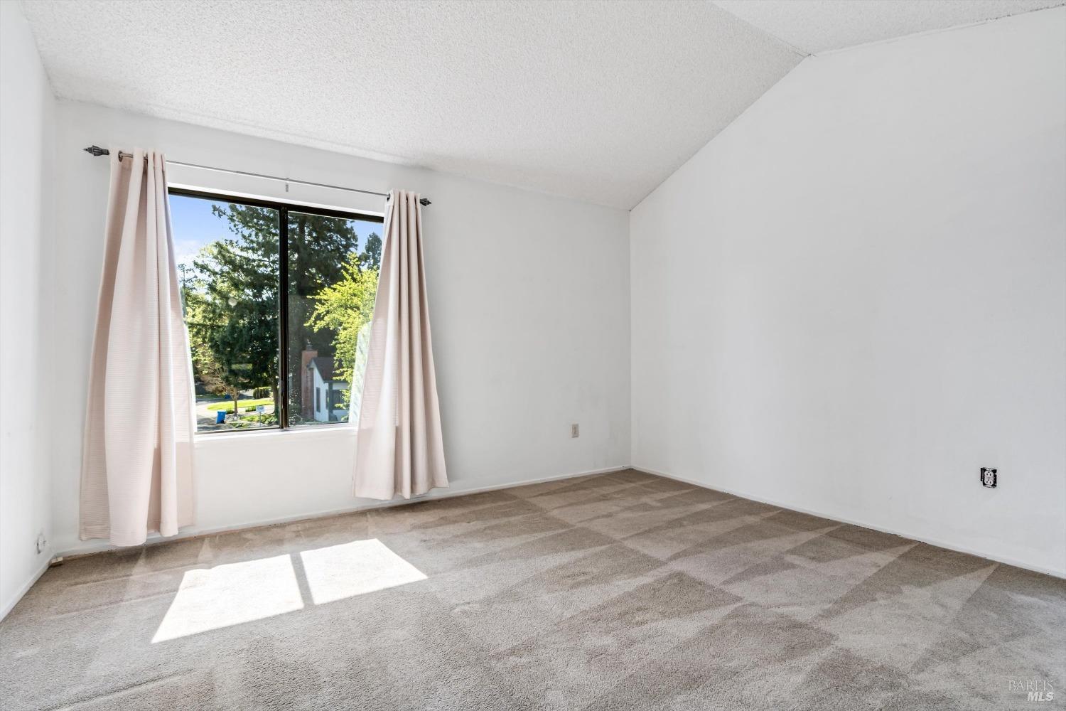 2104 Marylyn Cir
