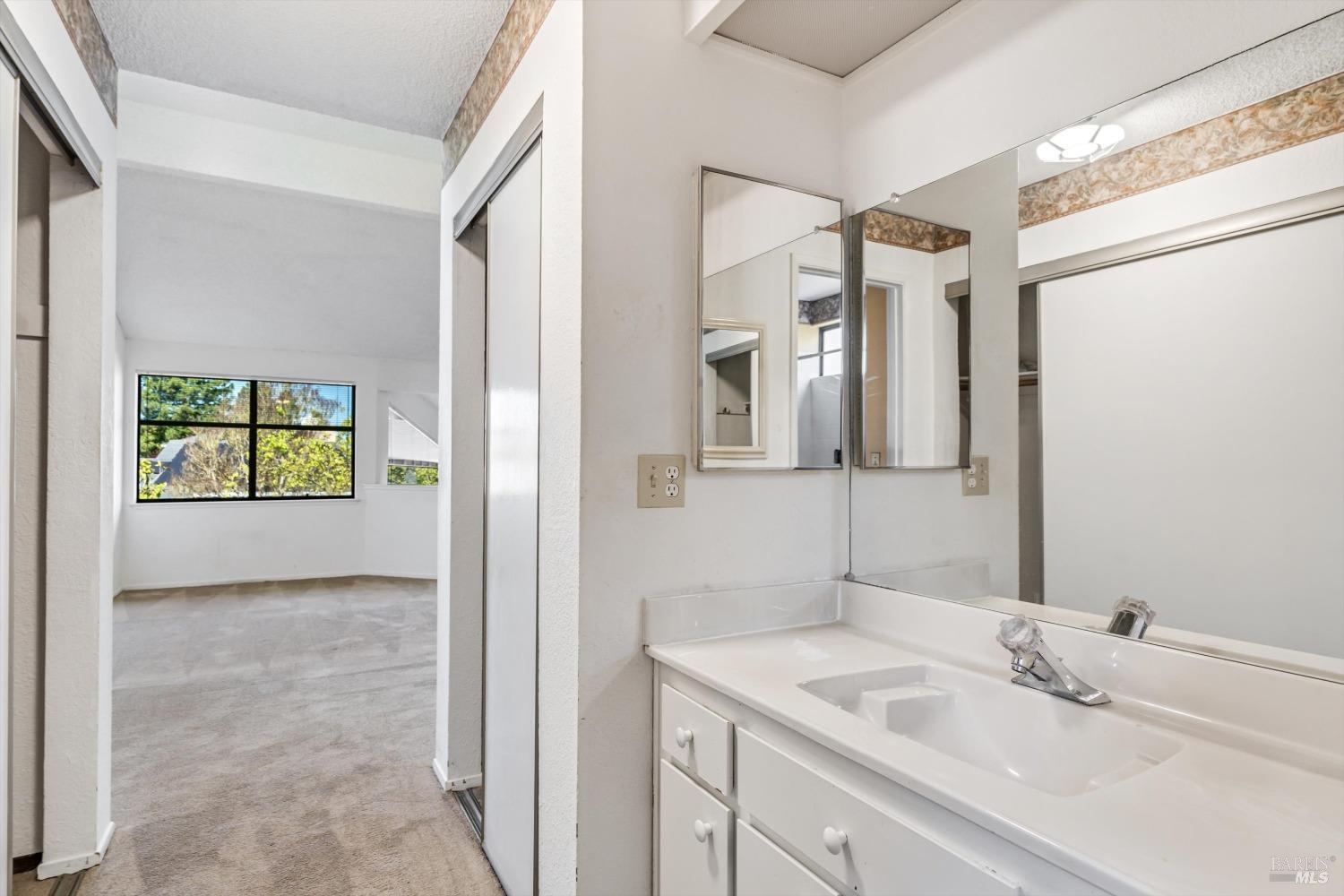 2104 Marylyn Cir