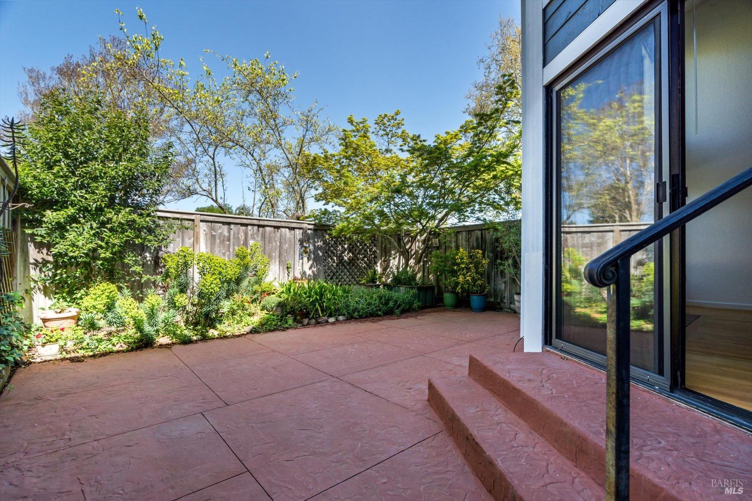 2104 Marylyn Cir