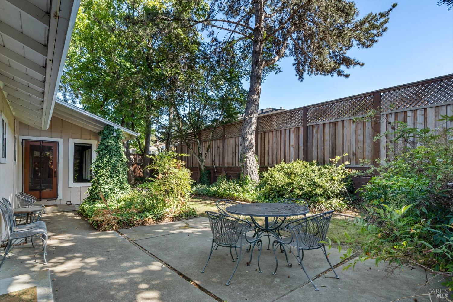 1321 Magnolia Ave