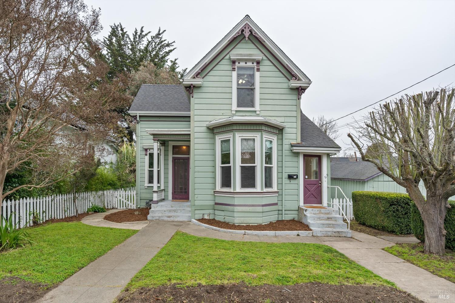 319 W 8th Street W