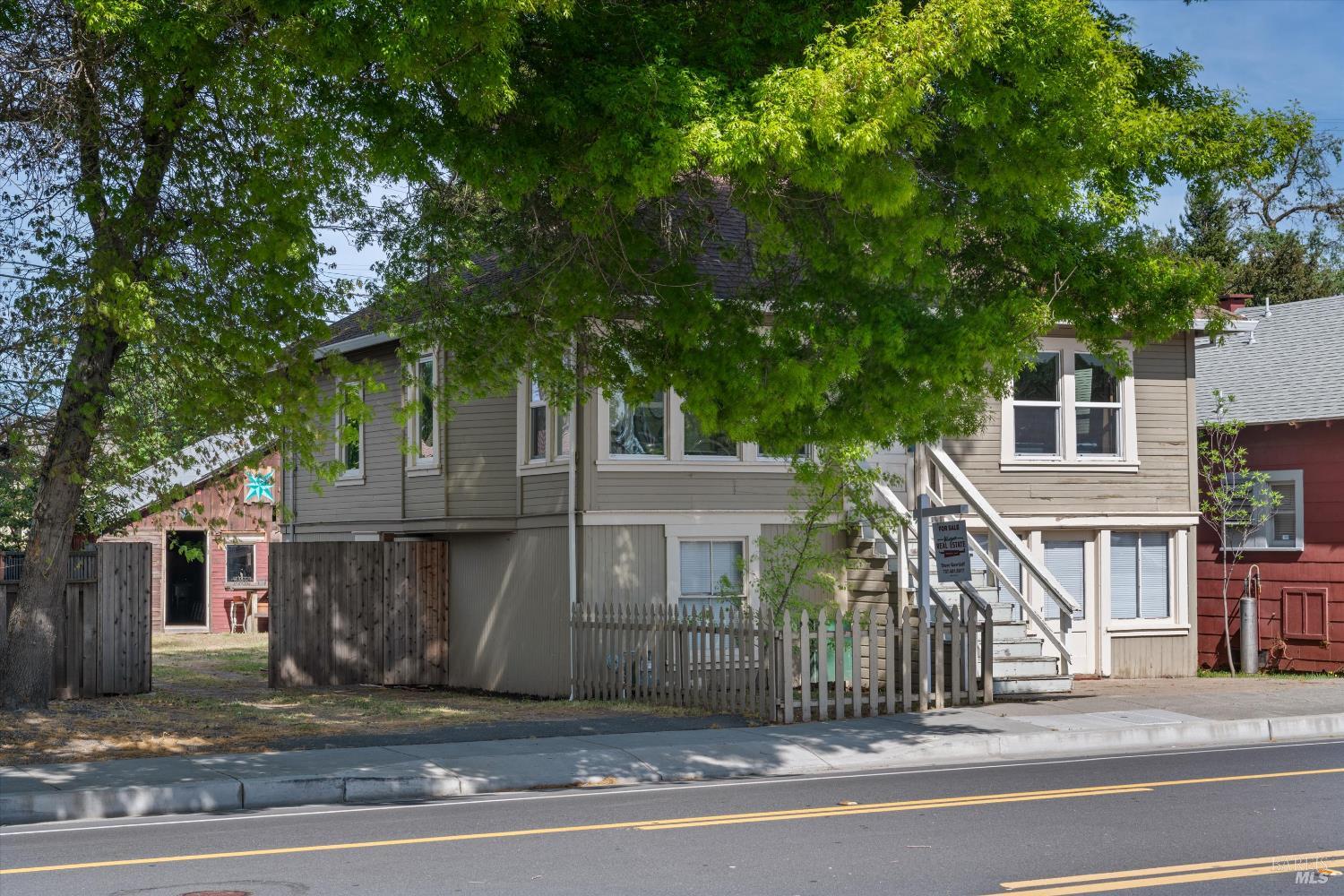 611 Petaluma Boulevard S
