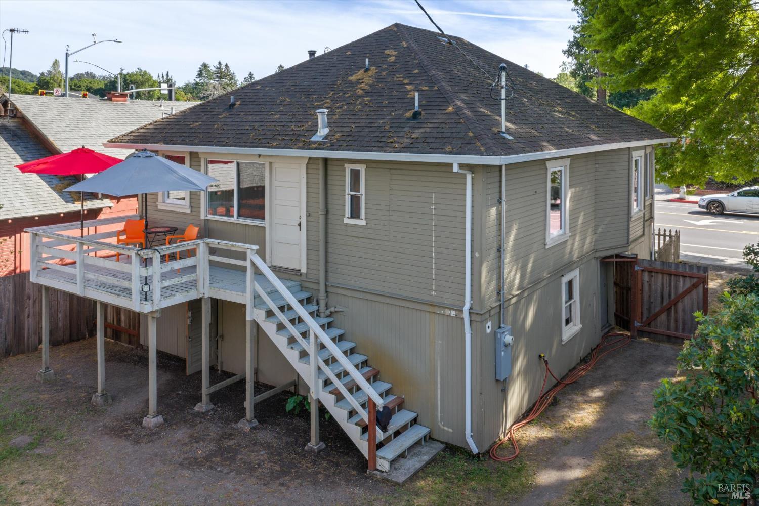 611 Petaluma Boulevard S