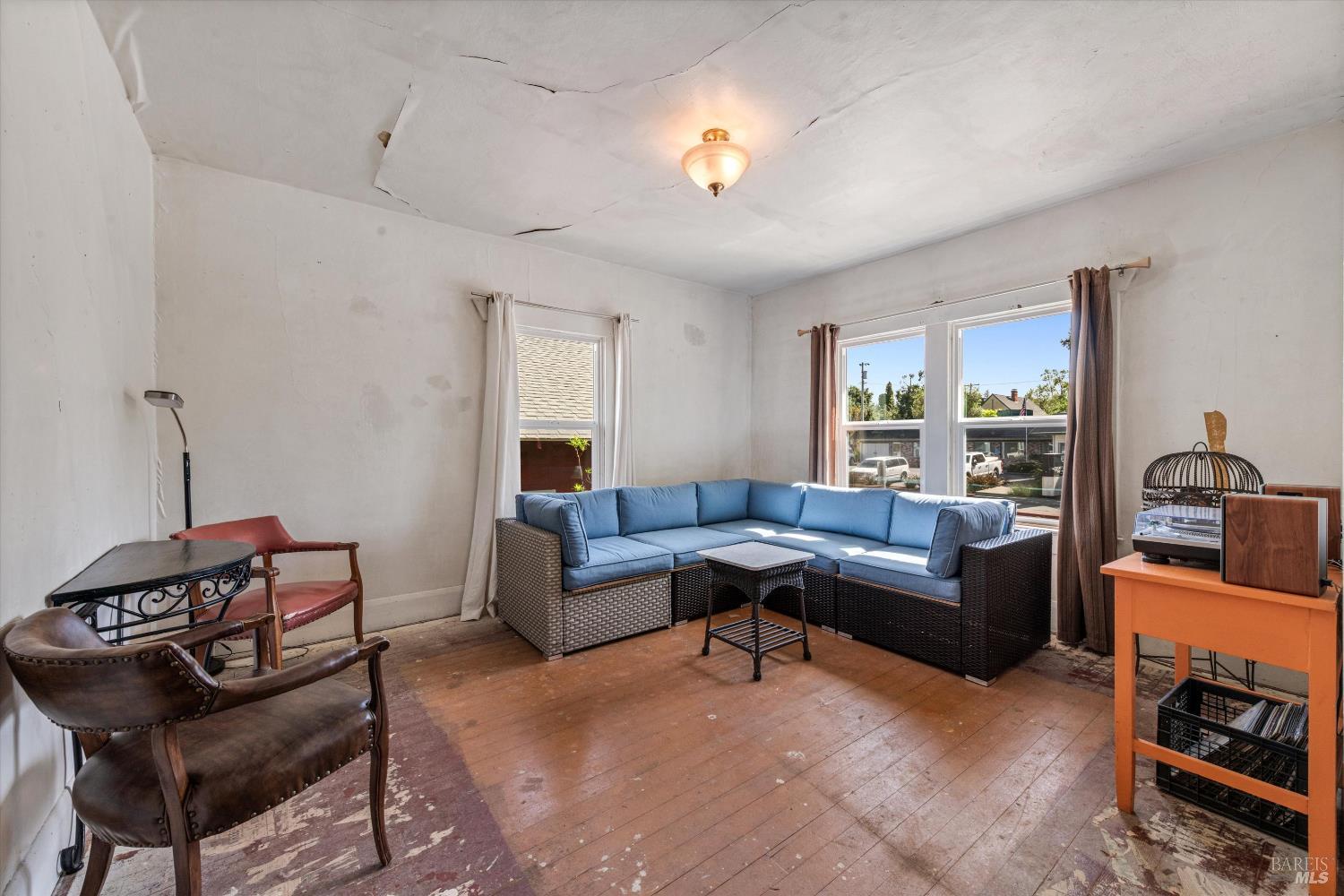 611 Petaluma Boulevard S