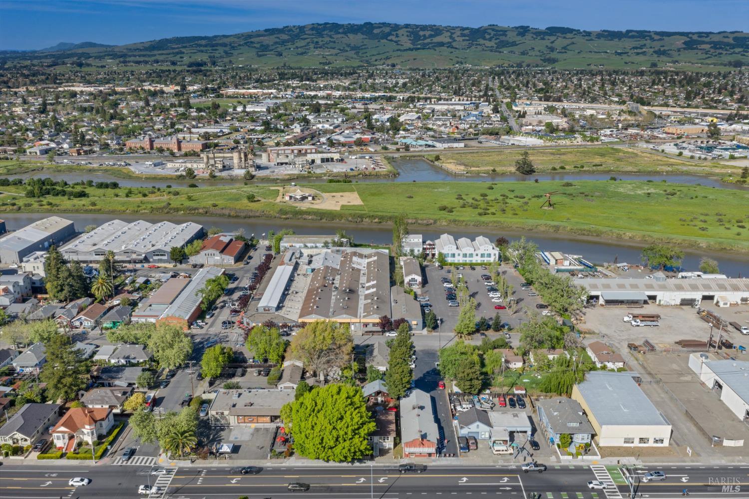 611 Petaluma Boulevard S