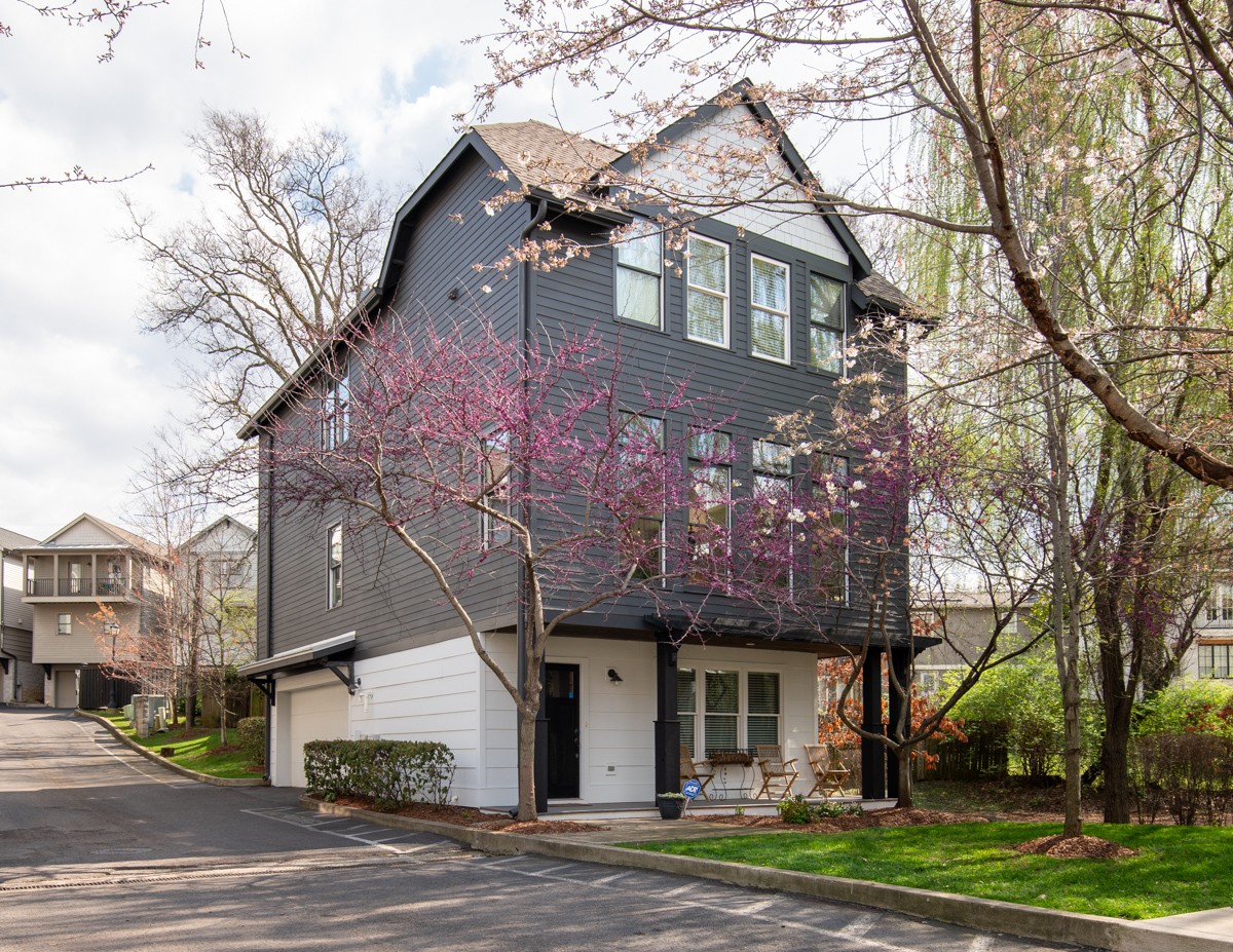 810 Lancaster Way