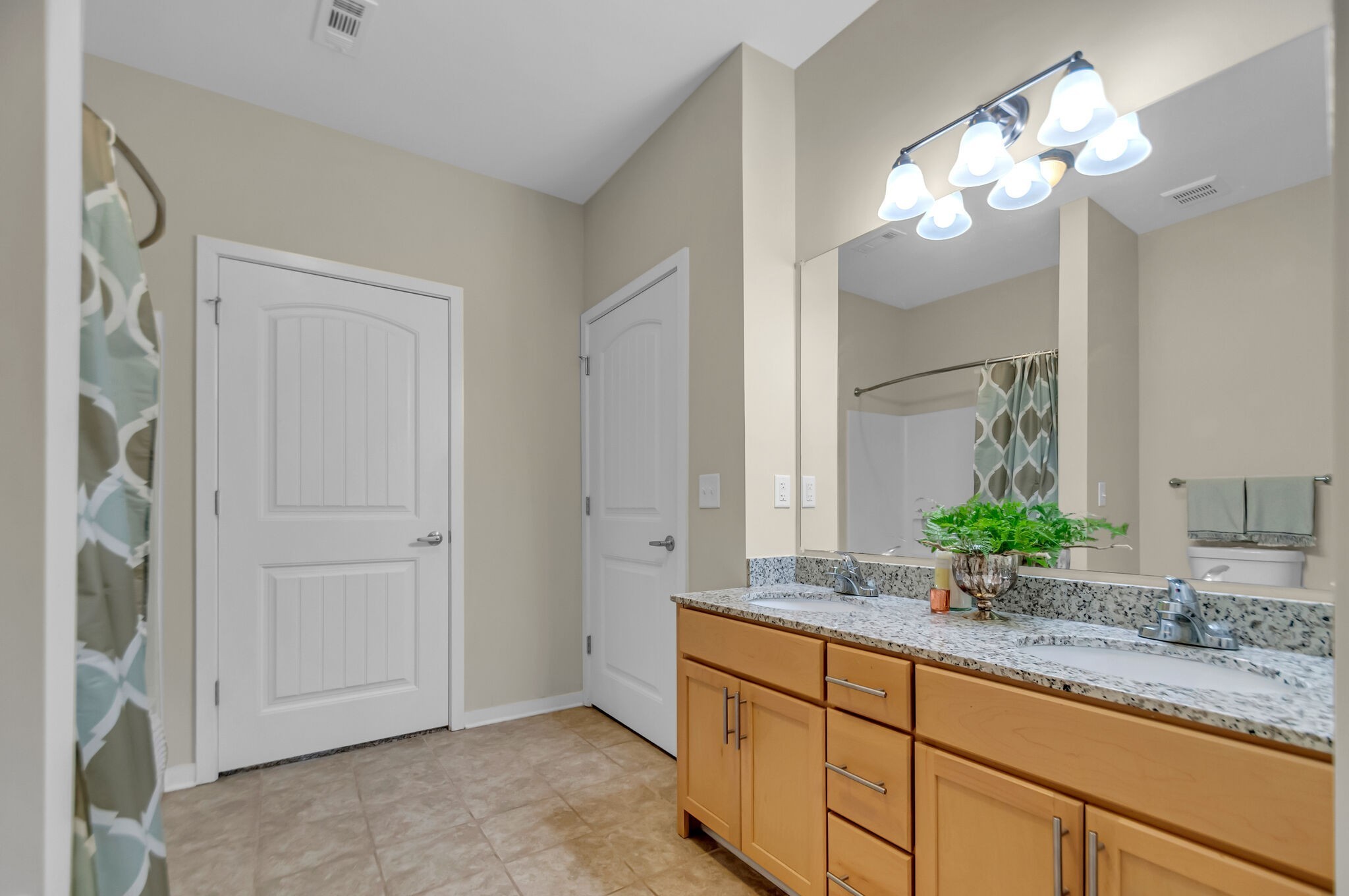 1122 Litton Ave Unit: 208