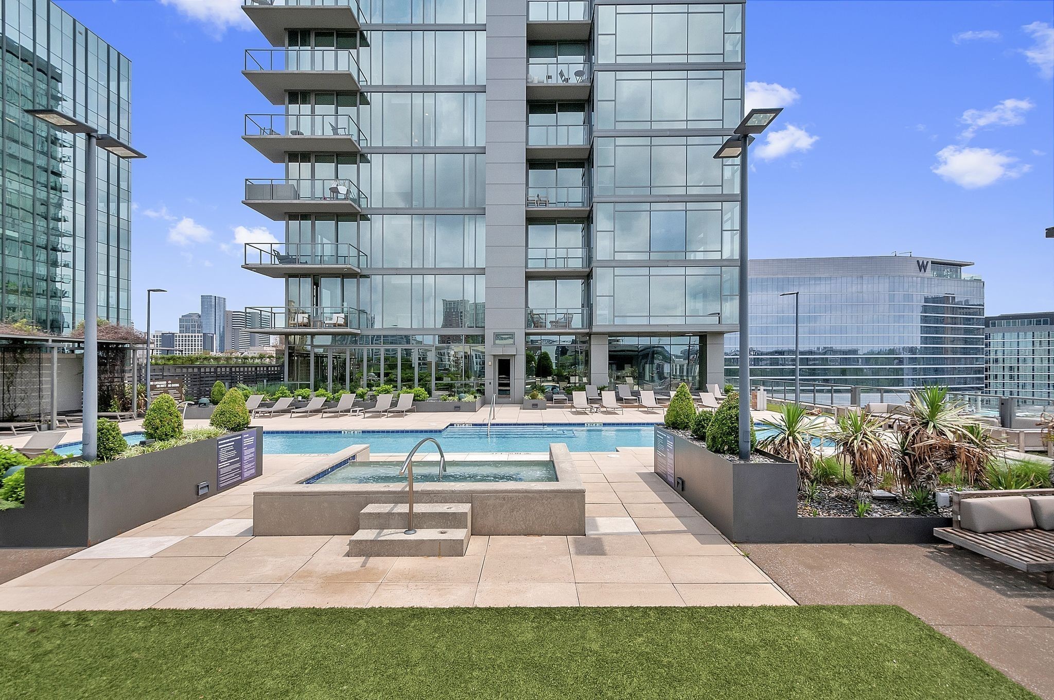 1212 Laurel St Unit: 914