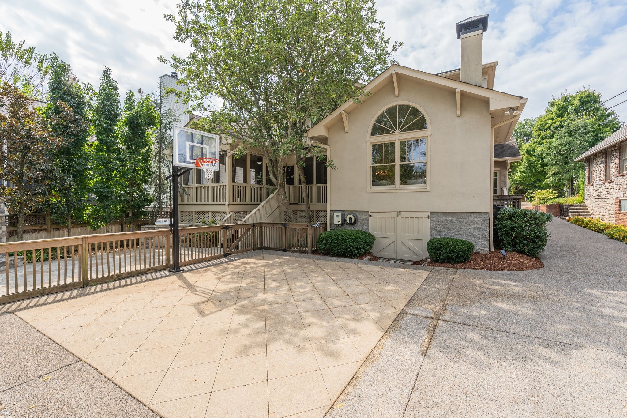 222 Carden Ave