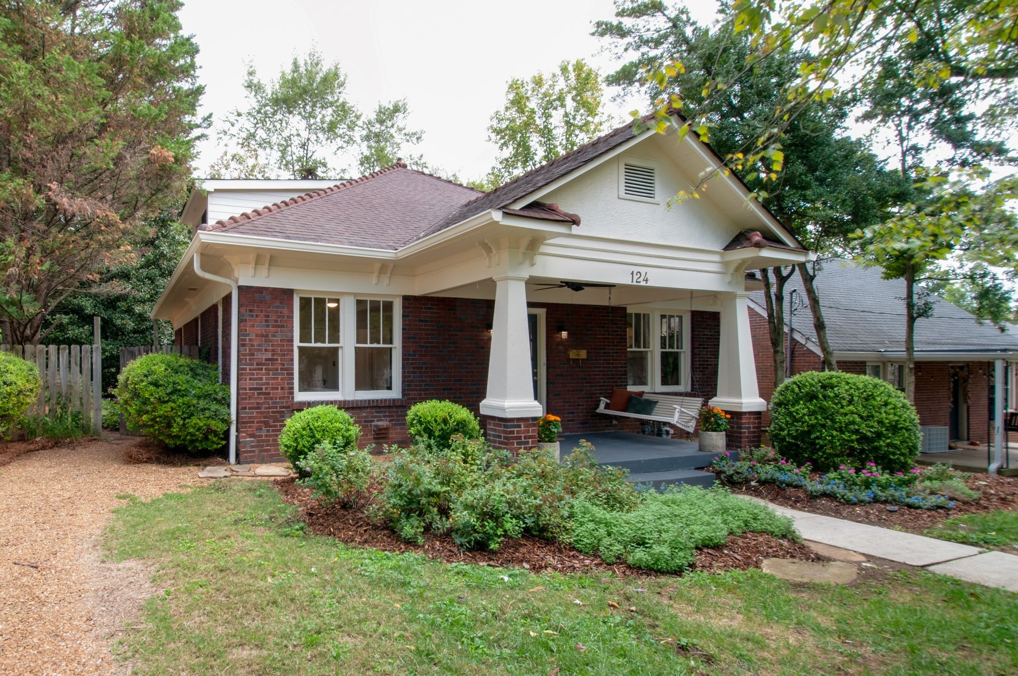 124 Bowling Ave