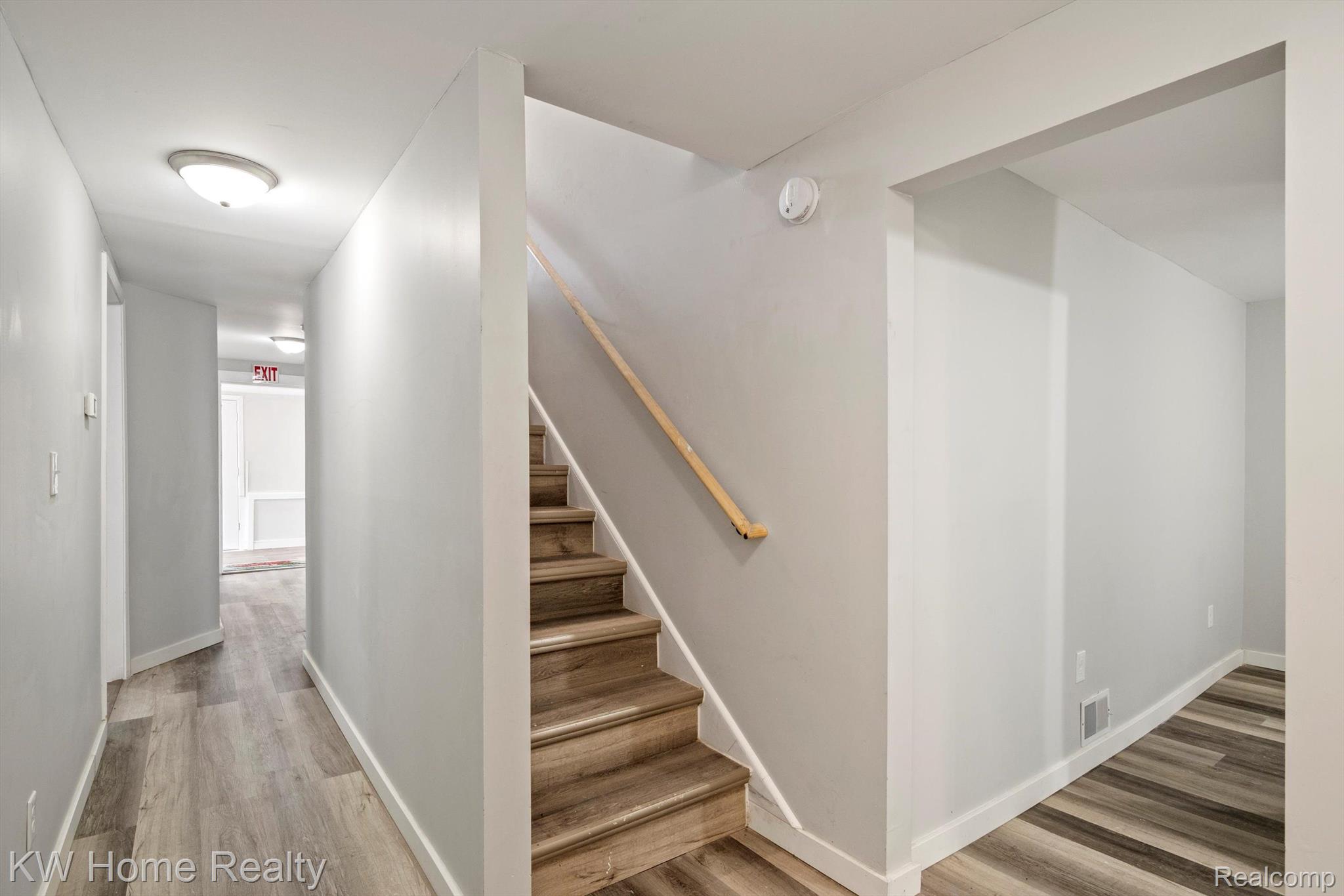 869 MONROE Street