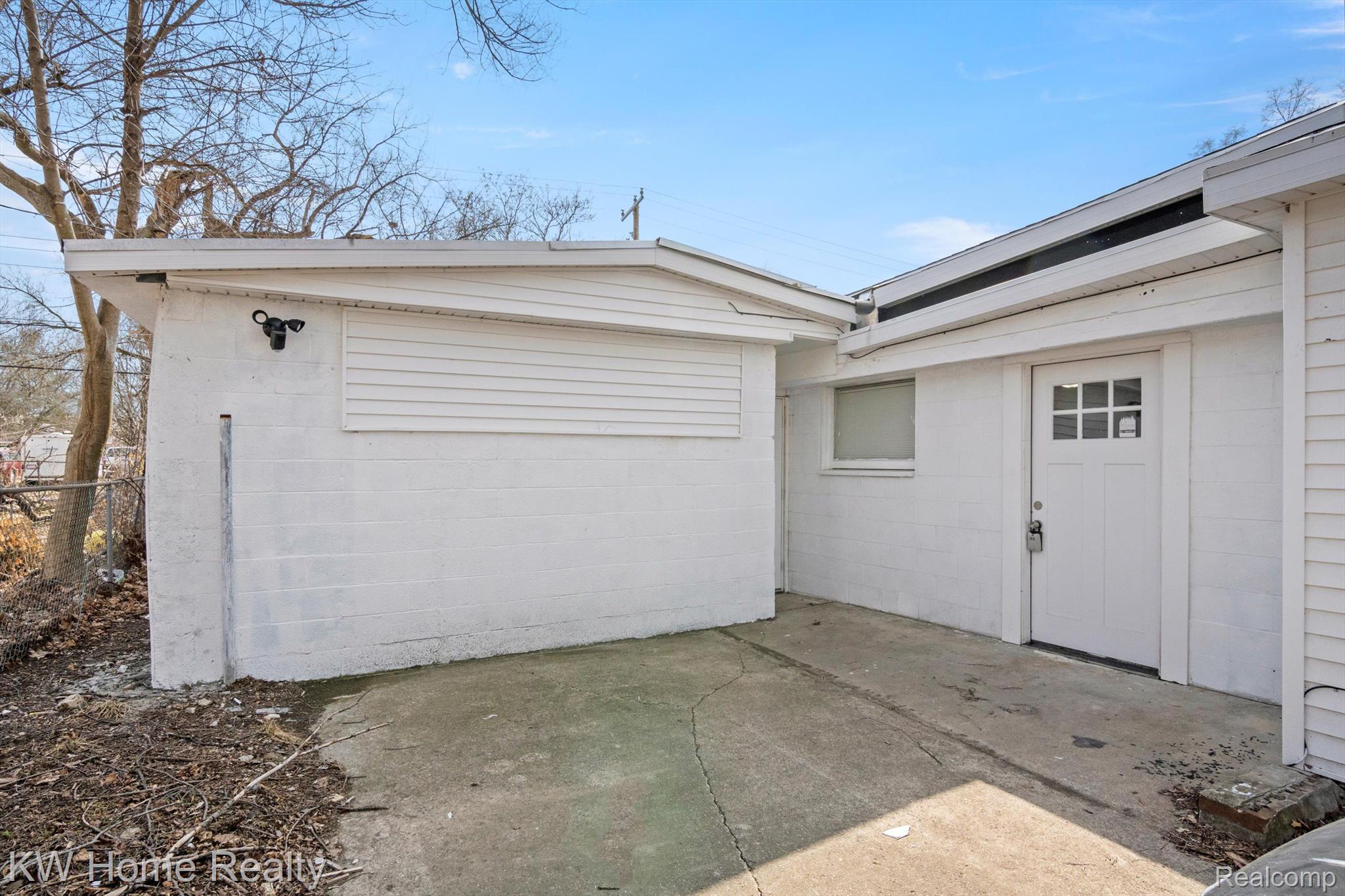 869 MONROE Street