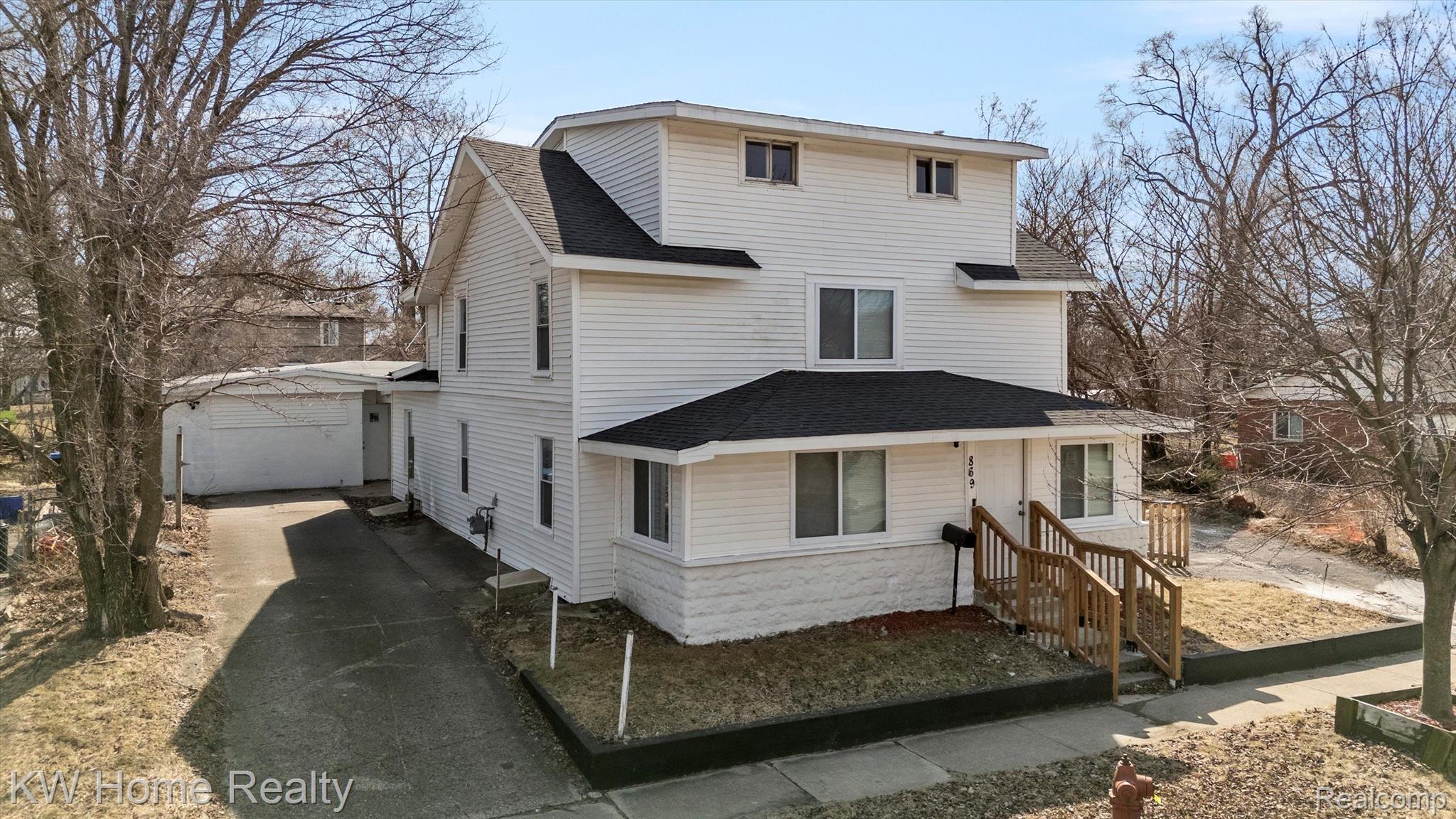 869 MONROE Street