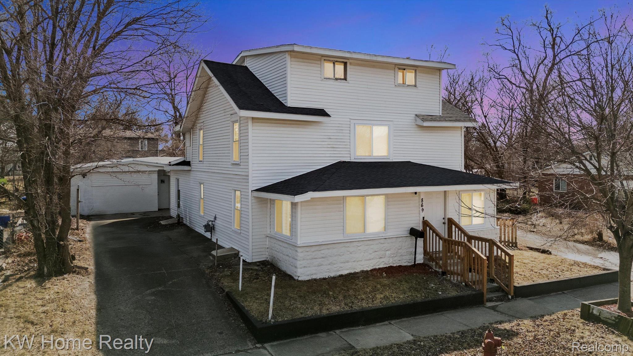 869 MONROE Street