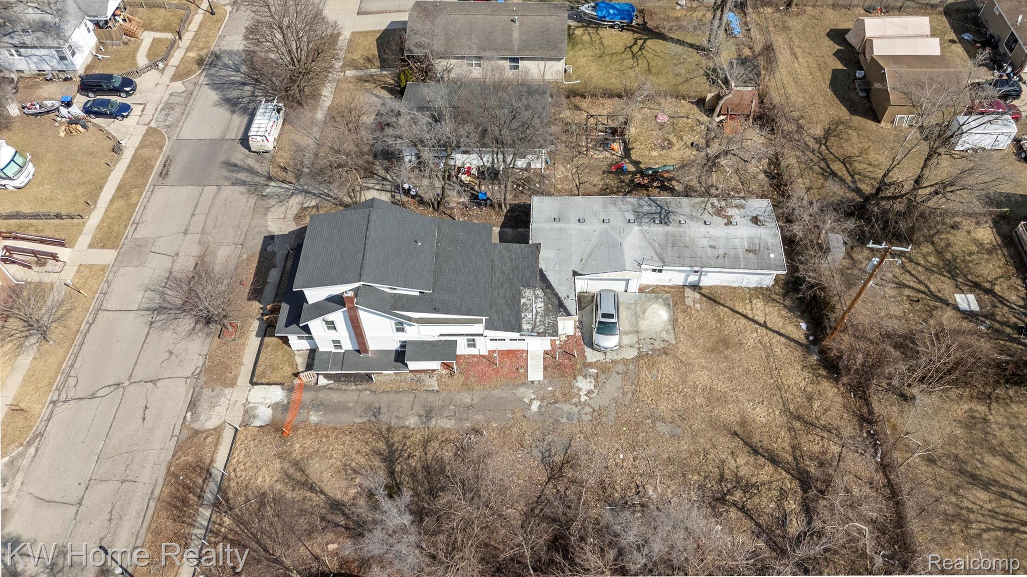 869 MONROE Street