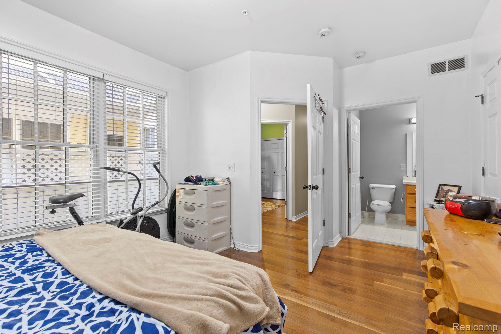 304 Constitution Street