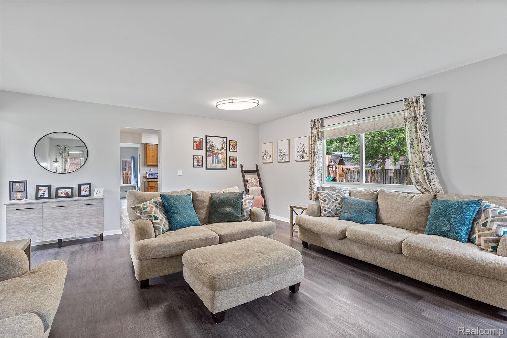 19296 Shadyside Street