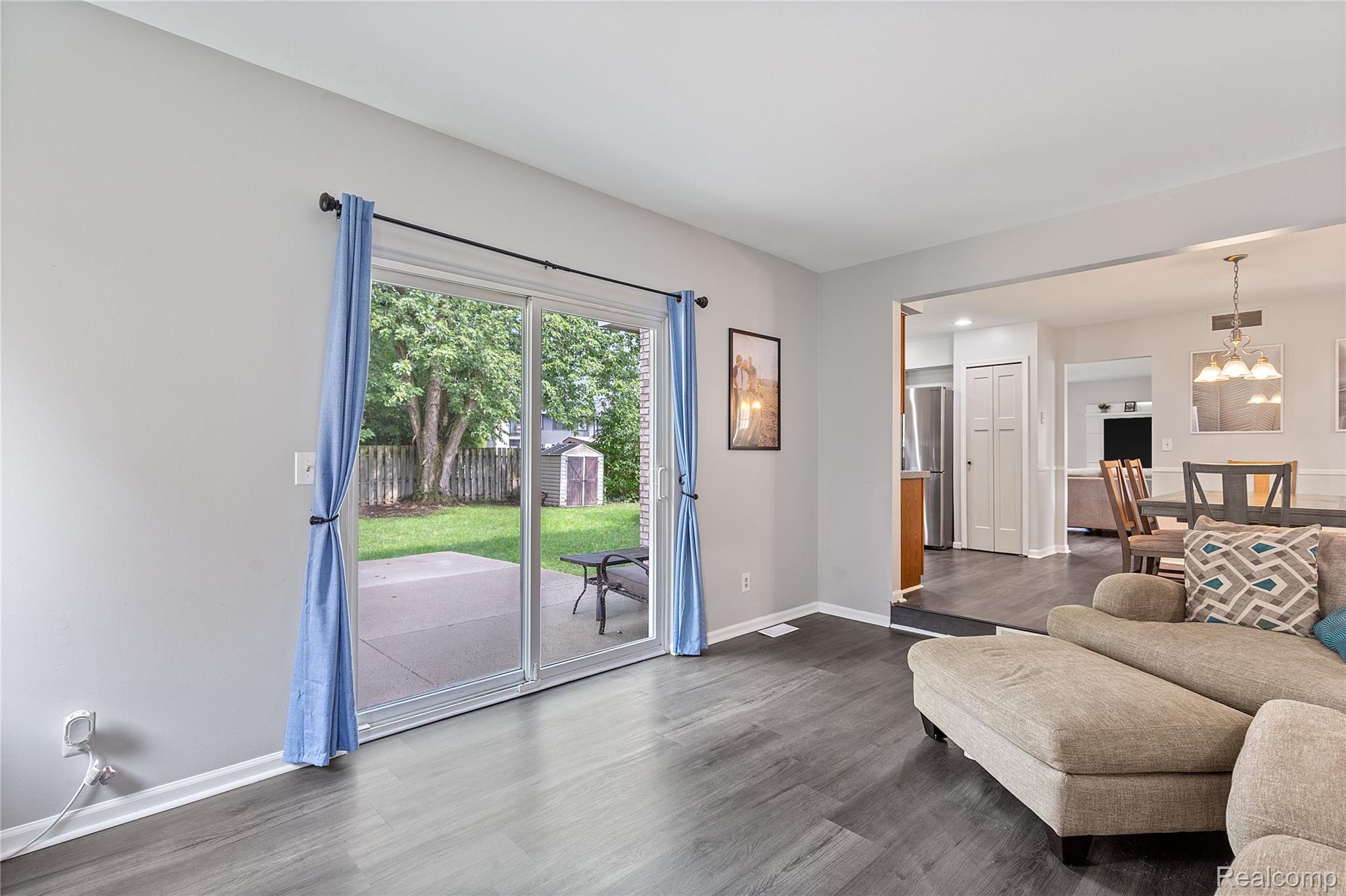 19296 Shadyside Street