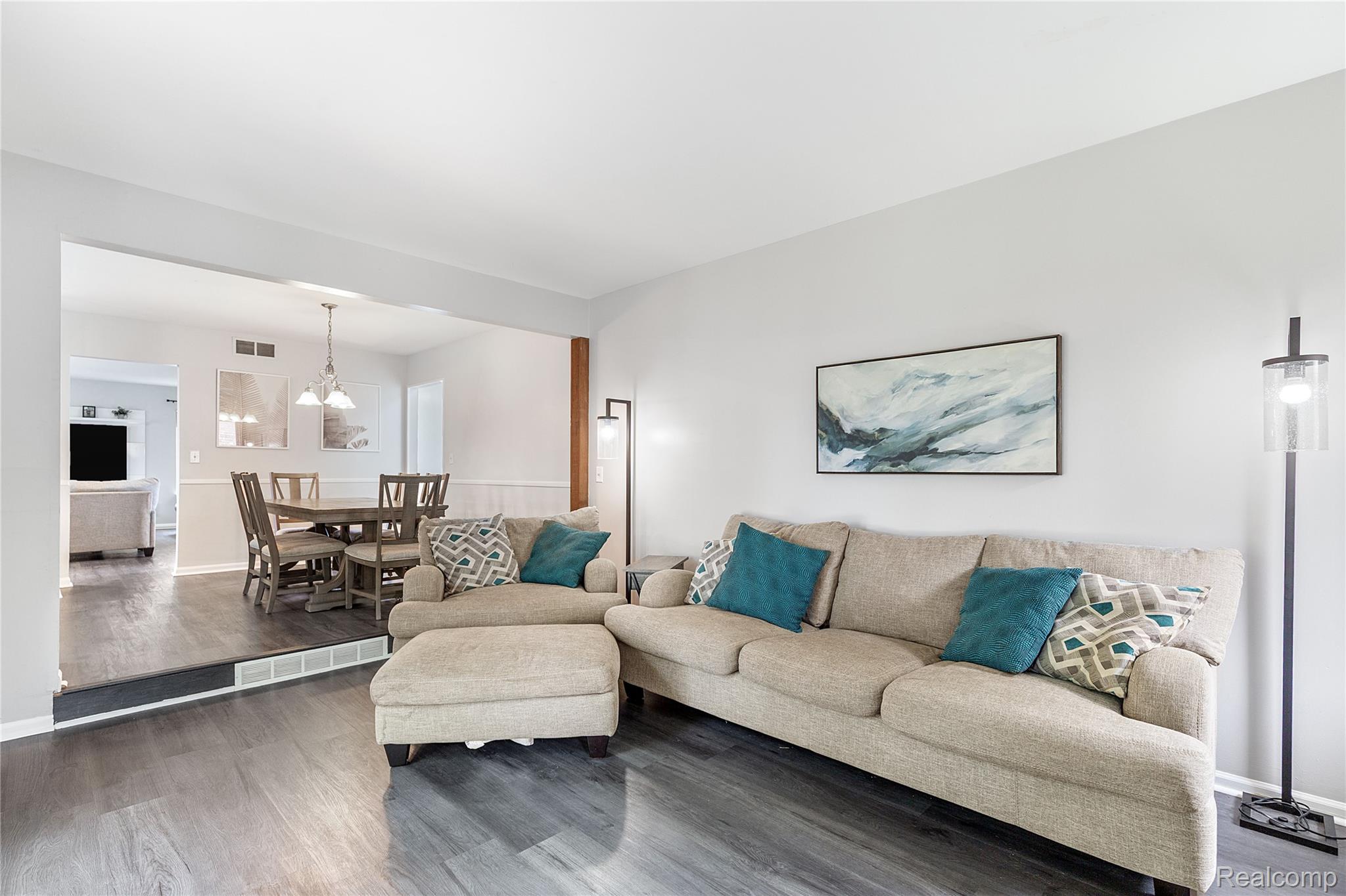 19296 Shadyside Street