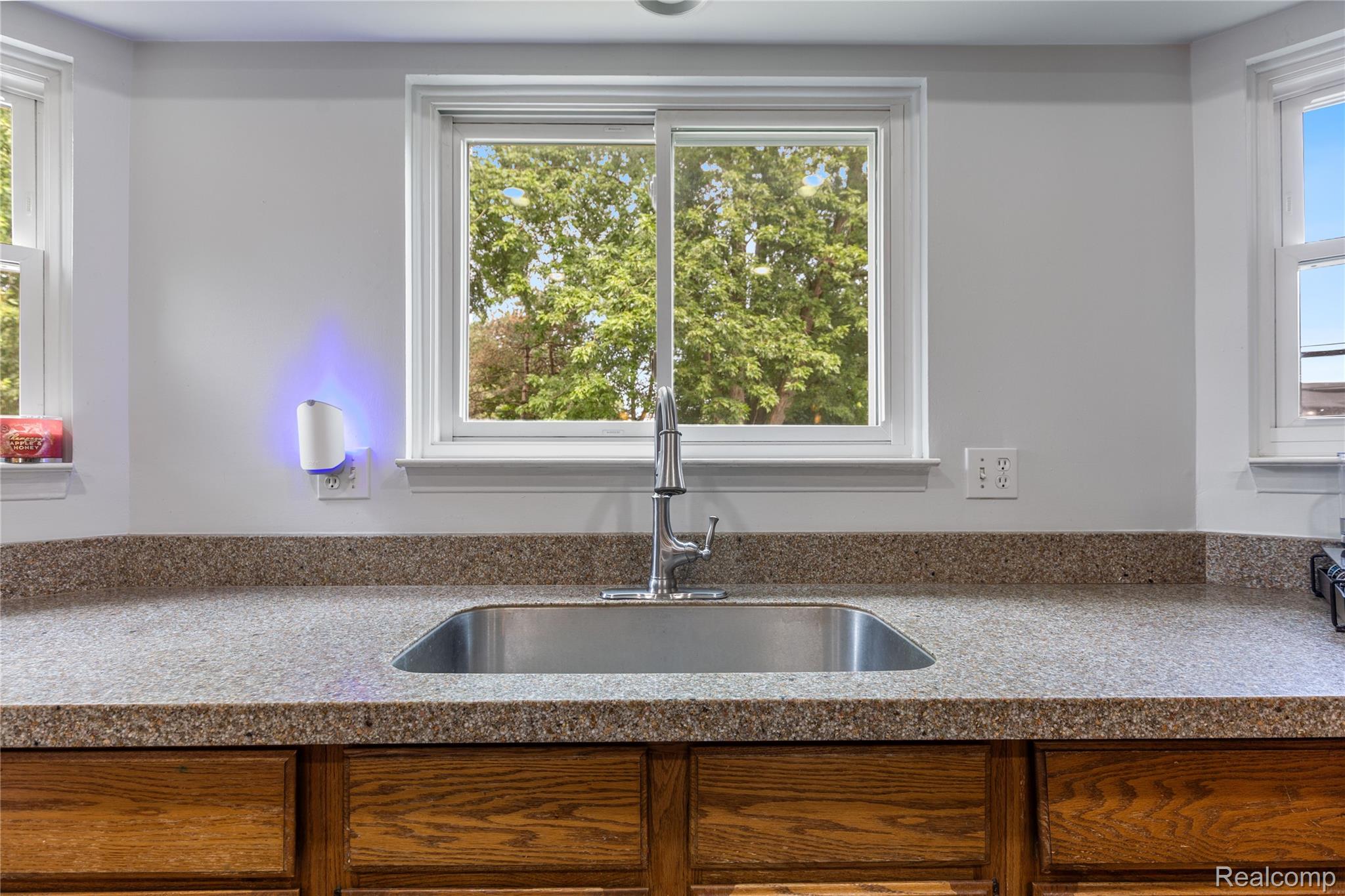 19296 Shadyside Street